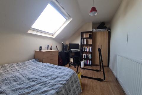 1 bedroom house to rent, Midland Road, Leeds