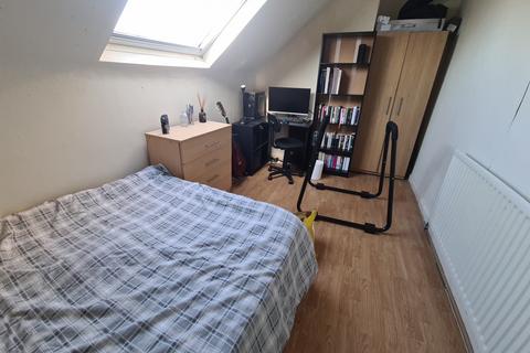 1 bedroom house to rent, Midland Road, Leeds