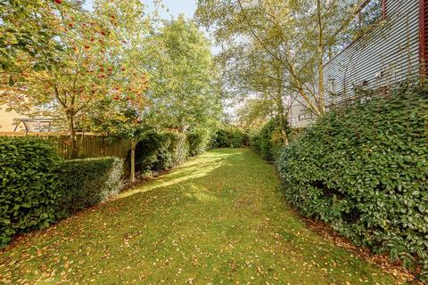 6 Mill Bridge Place, Uxbridge, UB8 2XX