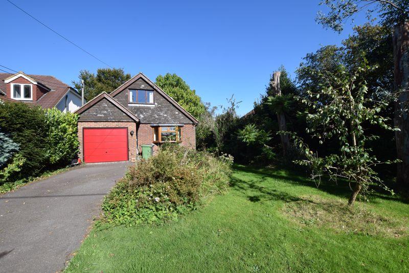 Roe Downs Road, Medstead, Alton, Hampshire 3 bed chalet £595,000