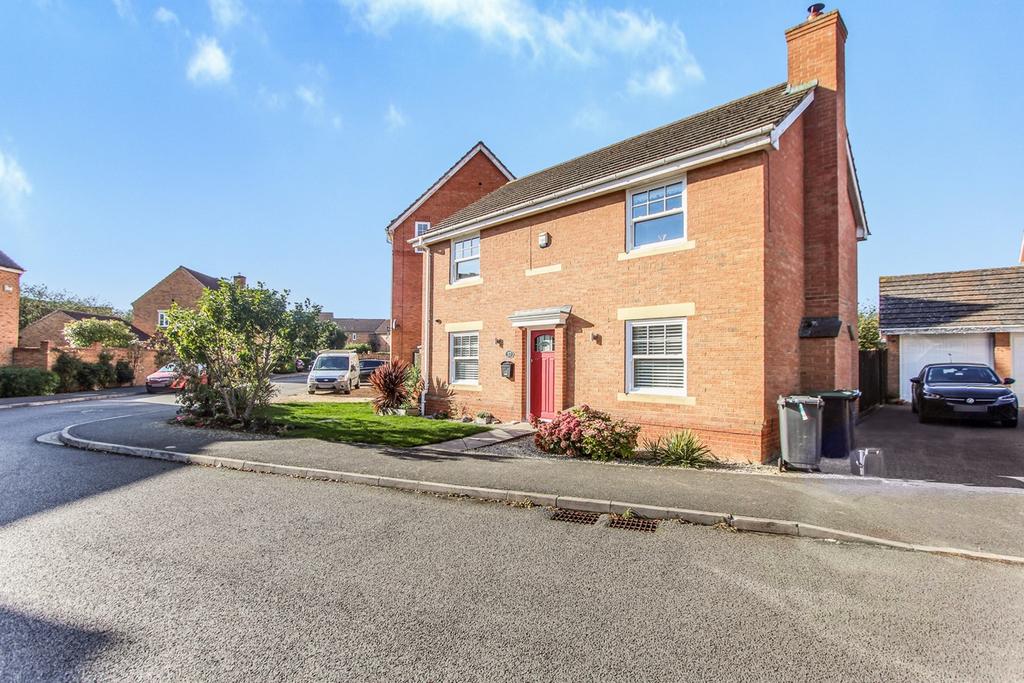 Howes Drive, Marston Moretaine, Bedford, MK43 4 bed detached house £