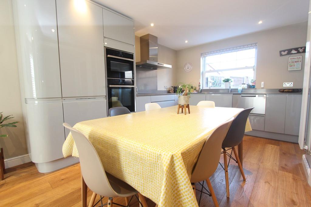 Howes Drive, Marston Moretaine, Bedford, MK43 4 bed detached house £