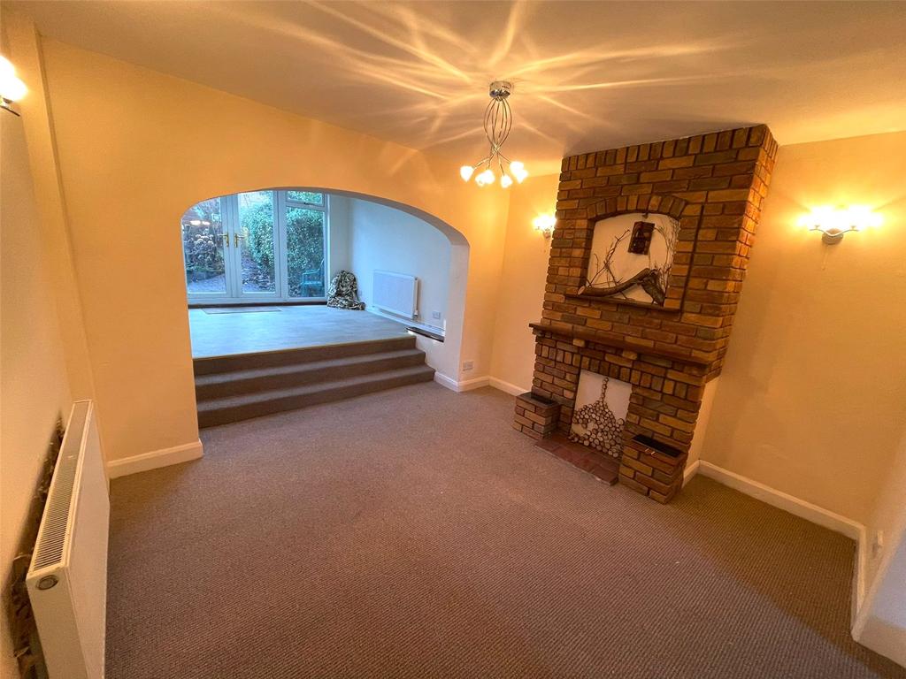 Castlecroft Lane, Wolverhampton, WV3 3 bed semidetached house £1,195