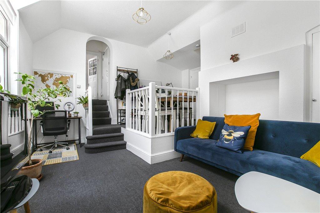 St. John's Avenue, Putney, SW15 1 bed apartment £1,700 pcm (£392 pw)