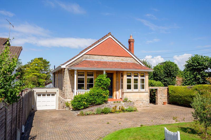 Edward Road, Clevedon 3 bed detached house £1,800 pcm (£415 pw)