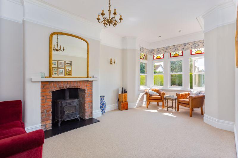 Edward Road, Clevedon 3 bed detached house £1,800 pcm (£415 pw)