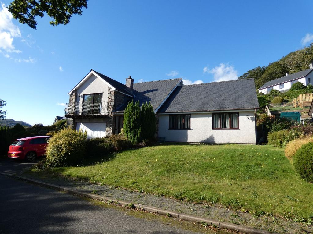 Manhyfryd, Pencefn Road, Dolgellau... 3 bed detached house £299,995