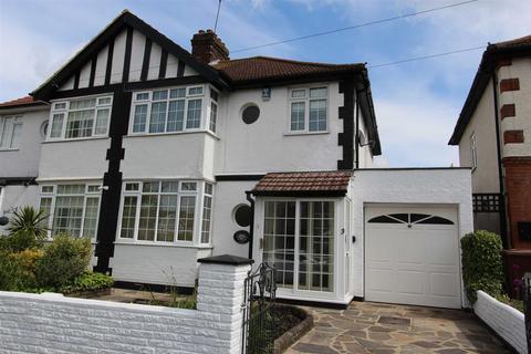 3 Dale View Avenue, London, E4 6PJ