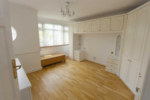 3 Dale View Avenue, London, E4 6PJ