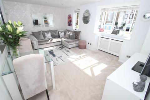 21 Redwood Gardens, Chingford, London, E4 7NZ