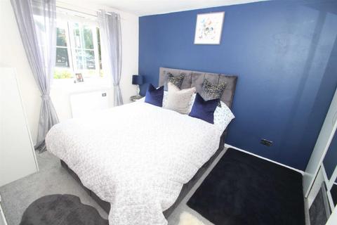 21 Redwood Gardens, Chingford, London, E4 7NZ