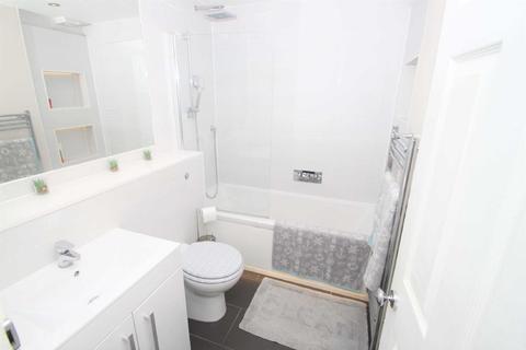 21 Redwood Gardens, Chingford, London, E4 7NZ