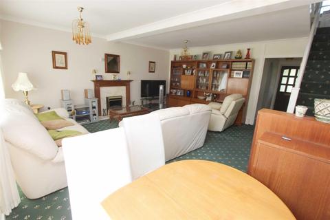71 Wyemead Crescent, London, E4 6HN