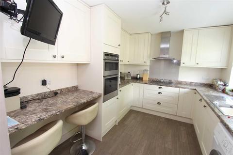 71 Wyemead Crescent, London, E4 6HN