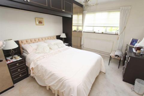 71 Wyemead Crescent, London, E4 6HN