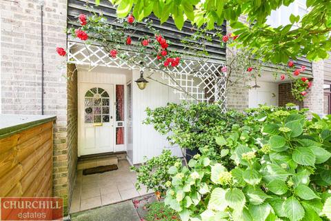 30 Roycroft Close, London, E18 1DZ