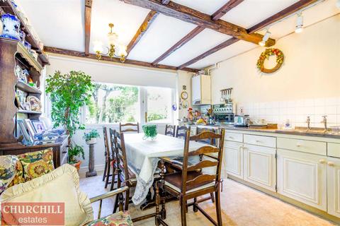 30 Roycroft Close, London, E18 1DZ