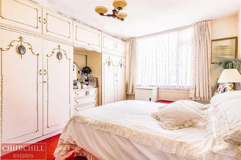 30 Roycroft Close, London, E18 1DZ
