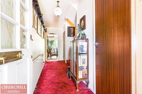 30 Roycroft Close, London, E18 1DZ