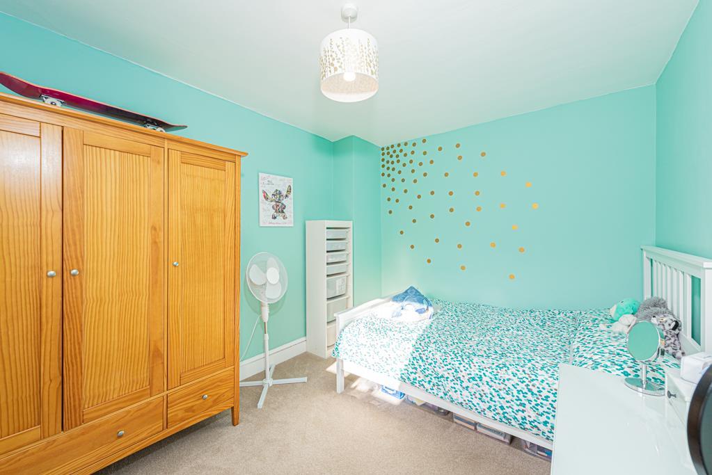 Bed 2.jpg