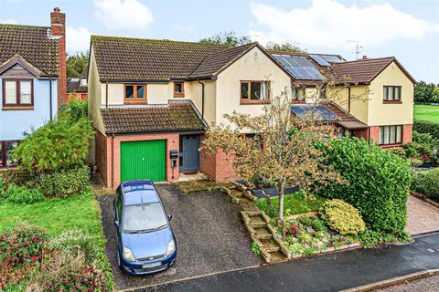 4 Fairfield, Sampford Peverell, Tiverton, EX16 7DE