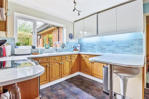 4 Fairfield, Sampford Peverell, Tiverton, EX16 7DE