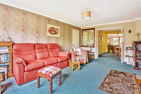 4 Fairfield, Sampford Peverell, Tiverton, EX16 7DE