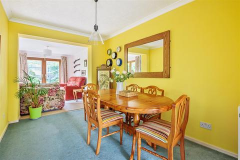 4 Fairfield, Sampford Peverell, Tiverton, EX16 7DE