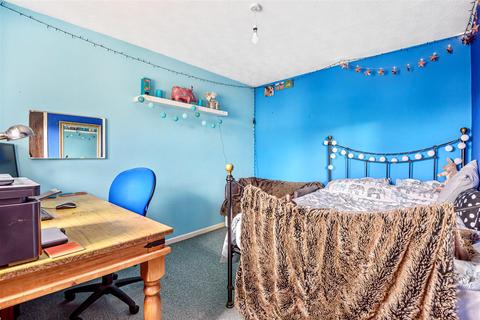 4 Fairfield, Sampford Peverell, Tiverton, EX16 7DE