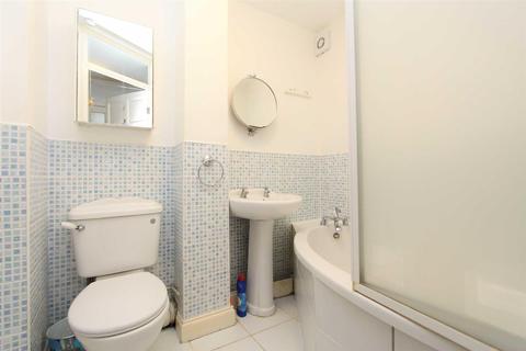 72 Swans Hope, Loughton, IG10 2NB