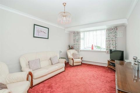 9 Valley Close, Loughton, IG10 3AB