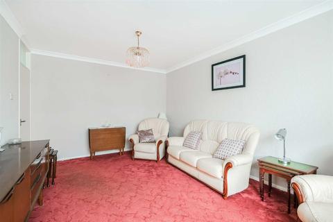 9 Valley Close, Loughton, IG10 3AB
