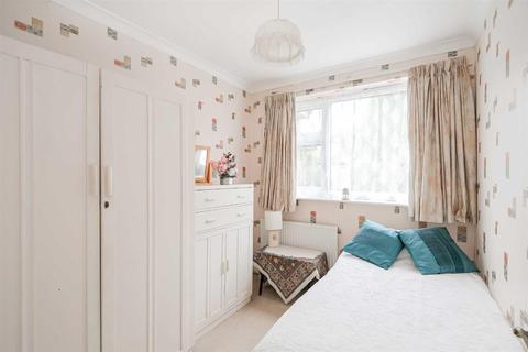 9 Valley Close, Loughton, IG10 3AB