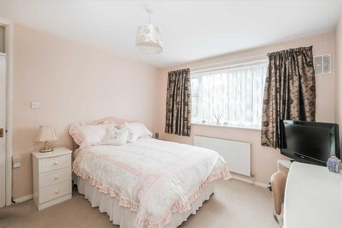 9 Valley Close, Loughton, IG10 3AB