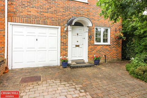 36 Hazelwood, Loughton, IG10 4ET