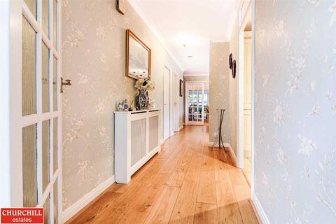 36 Hazelwood, Loughton, IG10 4ET