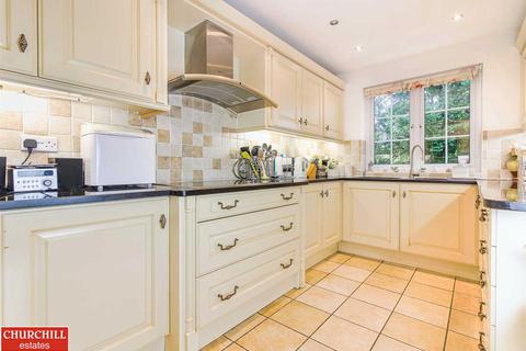 36 Hazelwood, Loughton, IG10 4ET