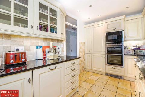 36 Hazelwood, Loughton, IG10 4ET
