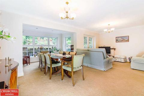 36 Hazelwood, Loughton, IG10 4ET