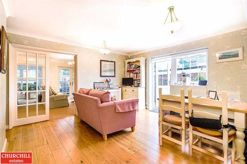 36 Hazelwood, Loughton, IG10 4ET