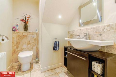36 Hazelwood, Loughton, IG10 4ET