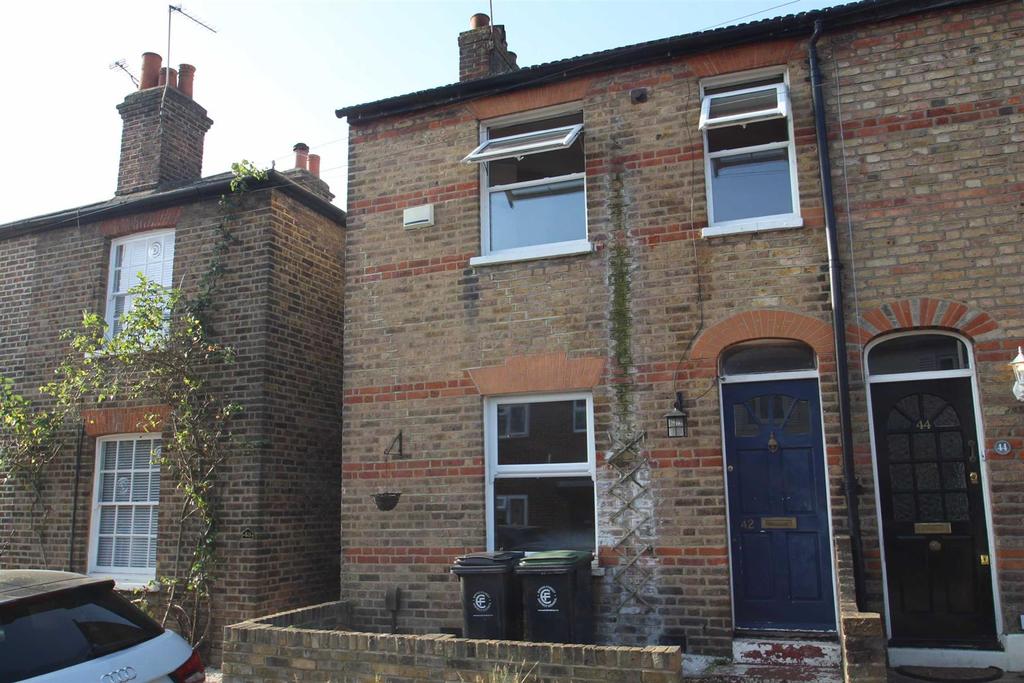 Gladstone Road, Buckhurst Hill 2 bed semidetached house £425,000