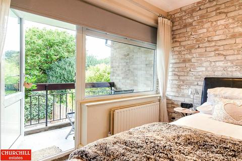 26 The Cedars, Buckhurst Hill, IG9 5TS