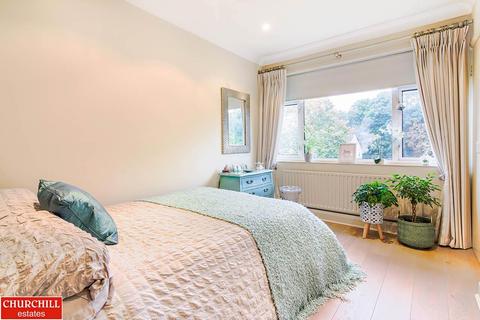 26 The Cedars, Buckhurst Hill, IG9 5TS