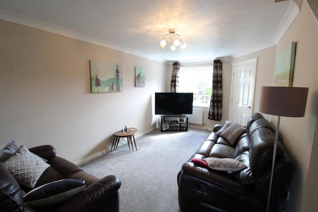 Cumberworth Road, Skelmanthorpe, Huddersfield, HD8 9AP 4 bed townhouse