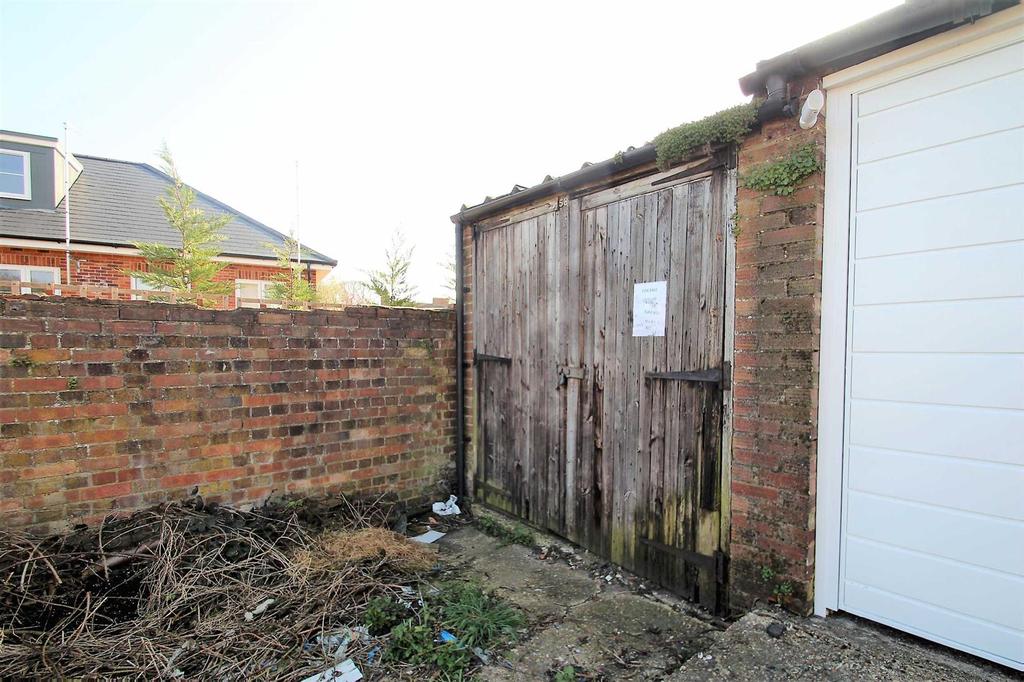 Englands Lane, Loughton Garage £16,000
