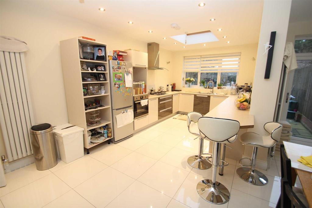 Farm Way, Buckhurst Hill 4 bed semidetached house £950,000