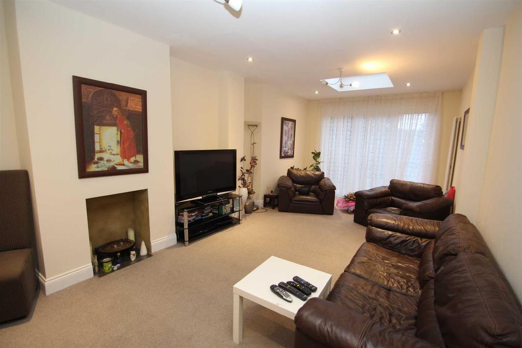 Farm Way, Buckhurst Hill 4 bed semidetached house £950,000