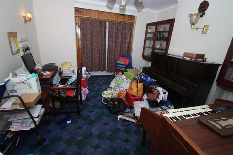 24 Forest Glade, Chingford, London, E4 9RH