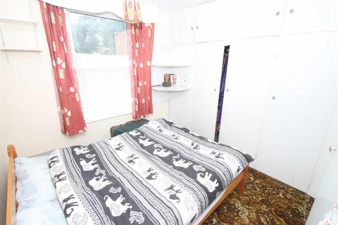 24 Forest Glade, Chingford, London, E4 9RH